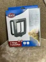 Дверки для кота и собаки в стену или двери Trixie 2-Way Flap Door купить Днепр